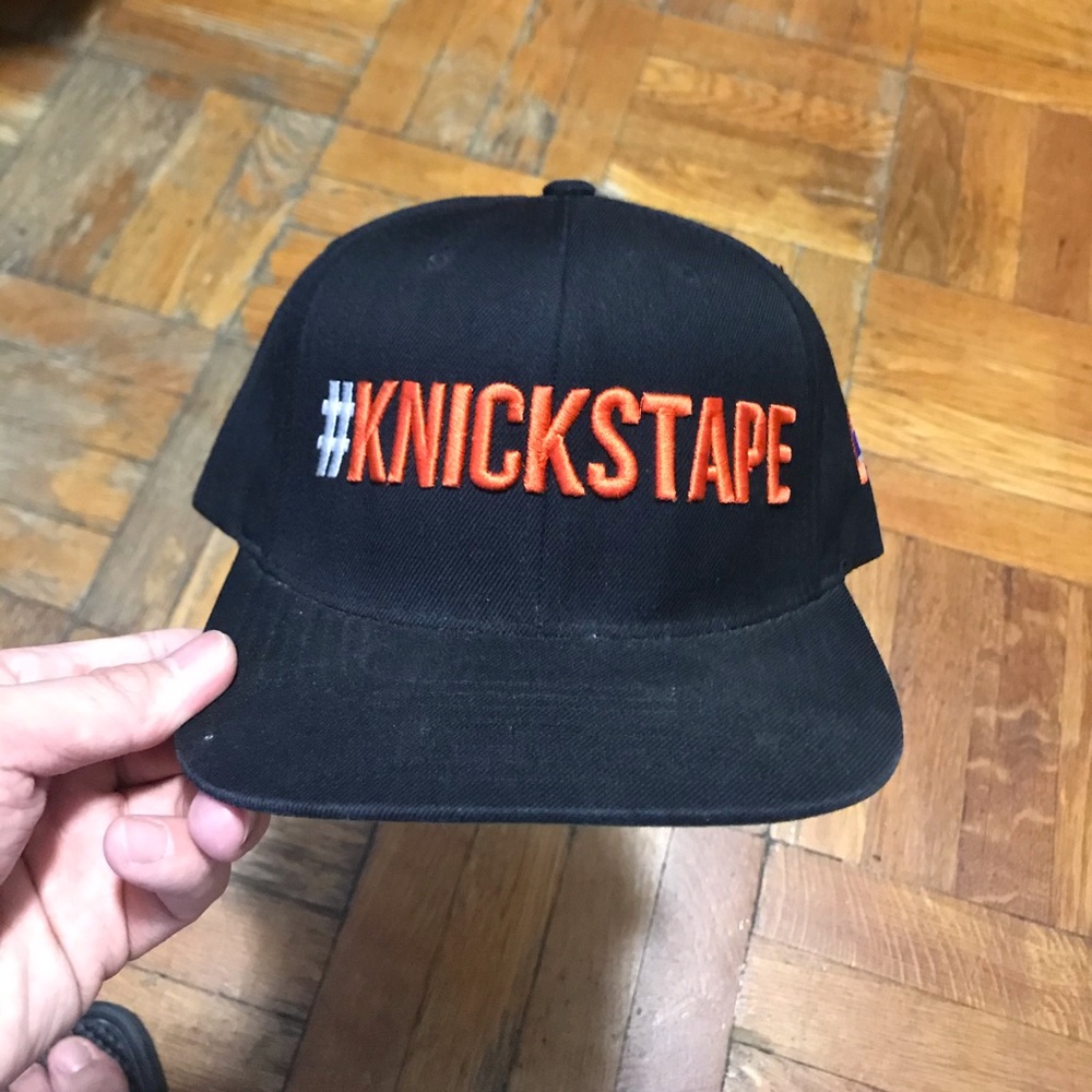 NY KNICKSTAPE SNAPBACK